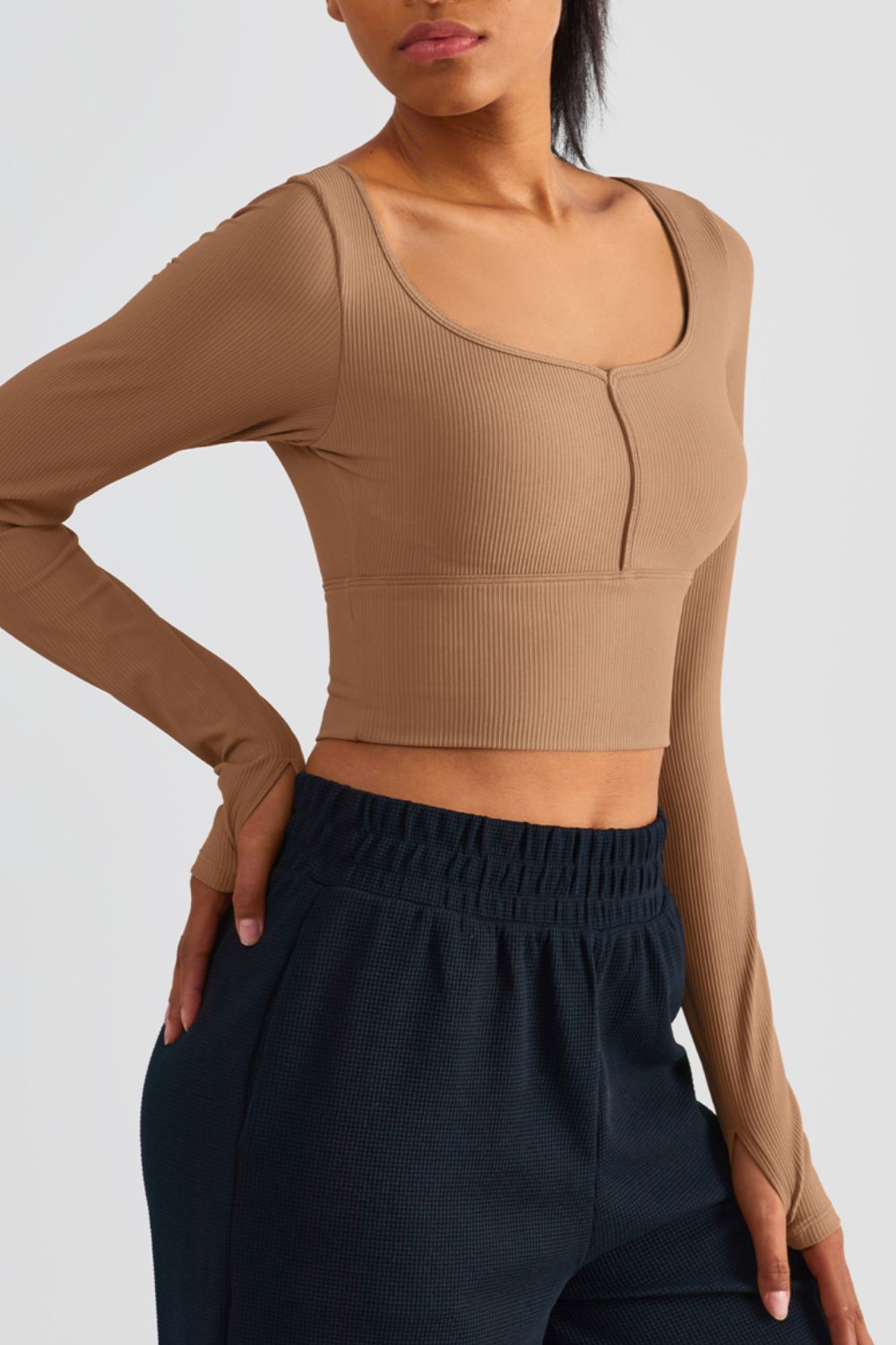 Scoop Neck Thumbhole Sleeve Cropped Sports Top